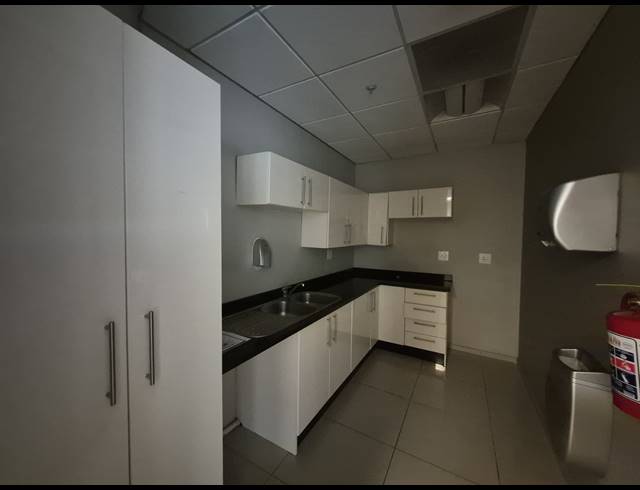 429M² OFFICE TO LET IN SANDTON CENTRAL